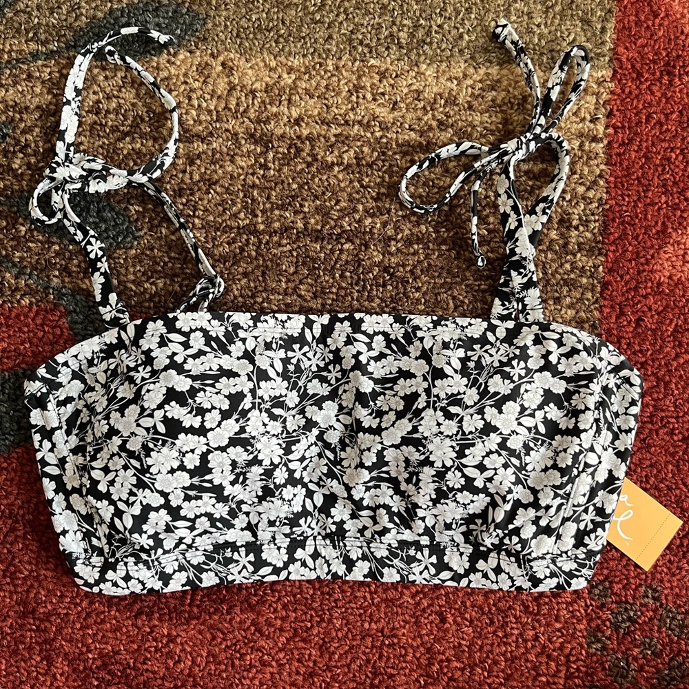 Target Kona Sol Bikini Top Black w/White Flowers Women’s D/DD Removable Straps
